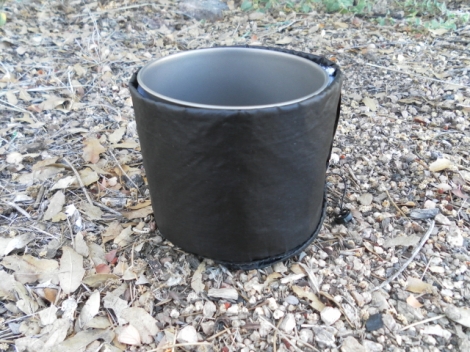 550ml pot fits perfectly, simply roll the excess extension collar down the side